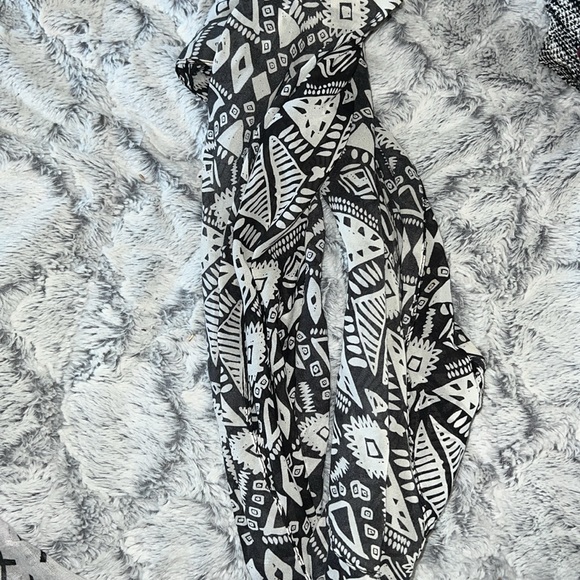 Scarfs - Picture 2 of 2